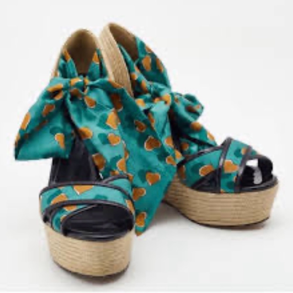 Gucci Women's Black and Teal Heart Wedges
